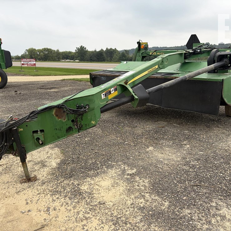 2009 JOHN DEERE 635