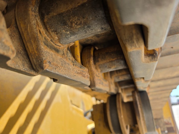2016-caterpillar-d6k2-lgp-image-53