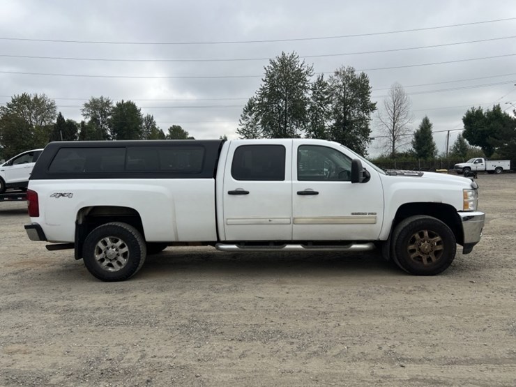 2014-chevrolet-silverado-3500-image-3