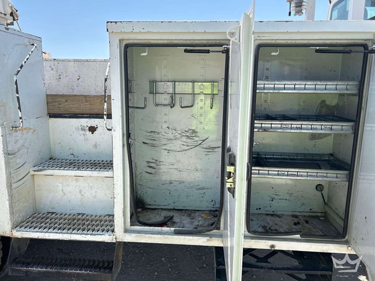2019-freightliner-m2-106-image-29