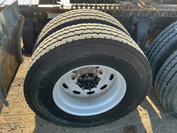 2015-freightliner-coronado-122-sd-image-14