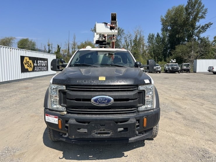 2017-ford-f550-image-8