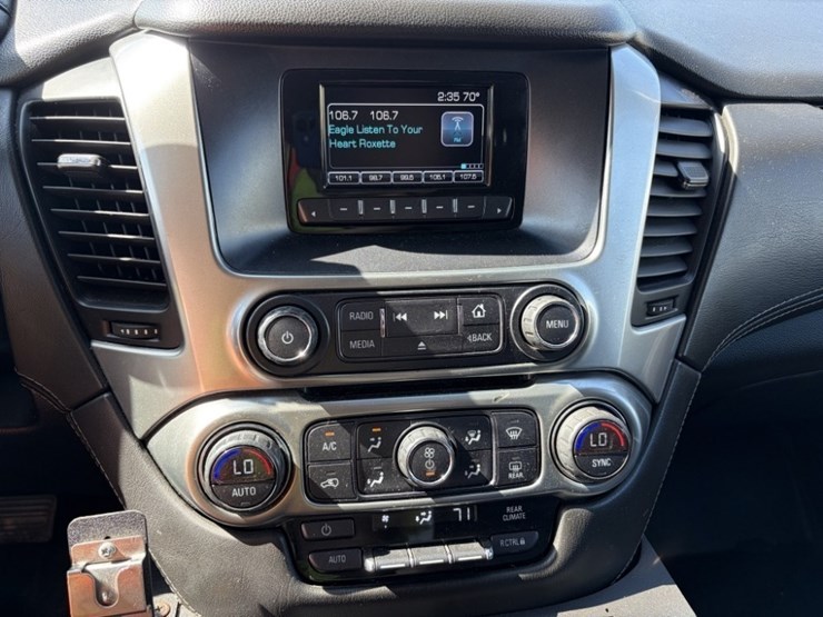 2016-chevrolet-tahoe-image-38