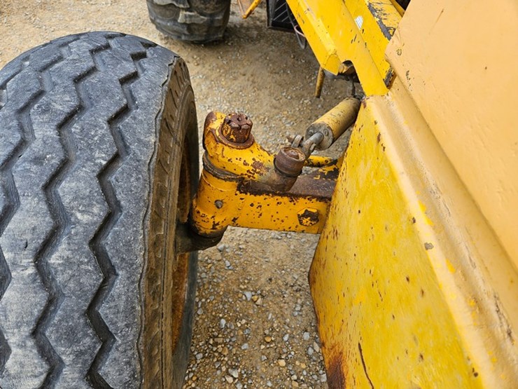 #127-•-case-single-stage-fork-lift-image-15