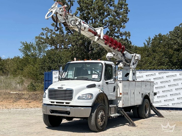 2020-freightliner-m2-106-image-1