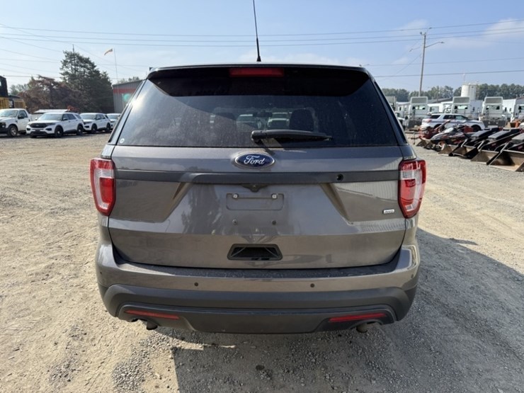 2017-ford-explorer-image-6