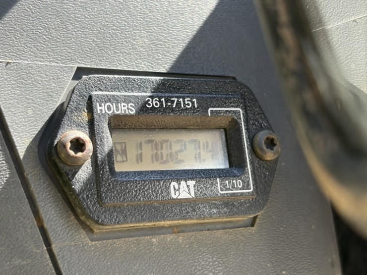 2012-caterpillar-236b3-image-17