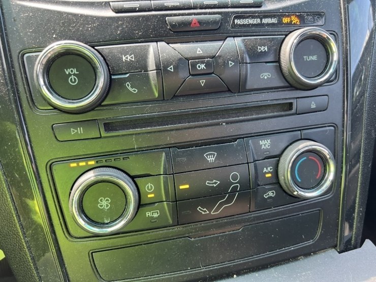 2016-ford-explorer-image-33