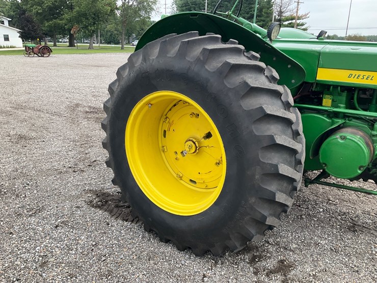 1957-john-deere-820-image-13