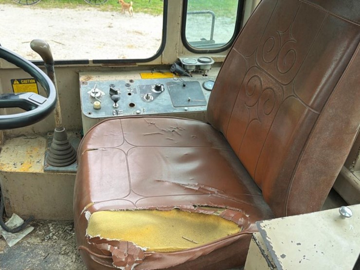 1990-deere-444e-image-44