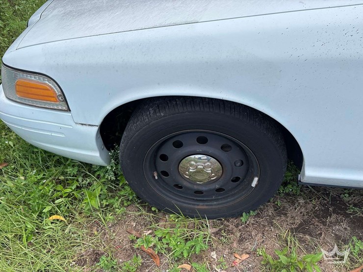 2003-ford-crown-victoria-sedan-image-22