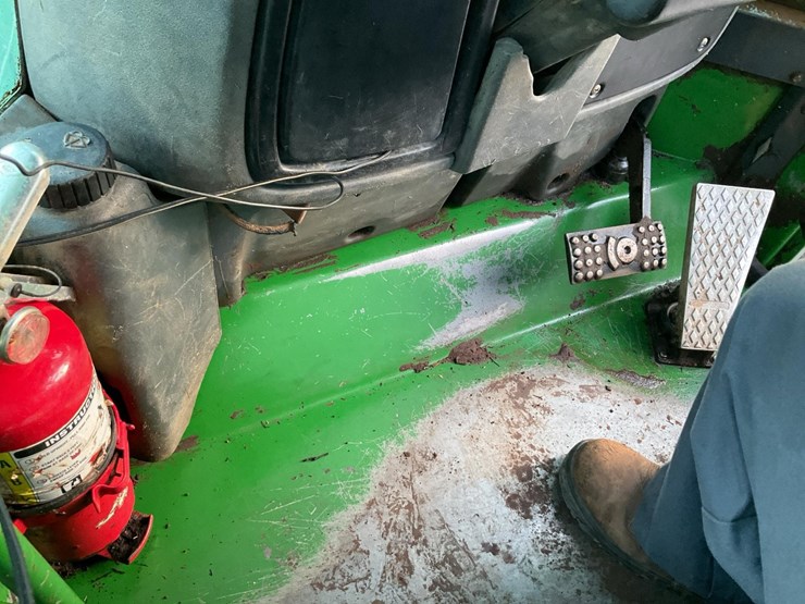 2006-deere-648g-iii-image-26
