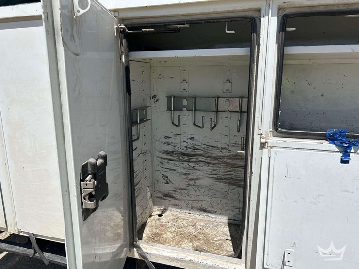 2019-freightliner-m2-106-image-20