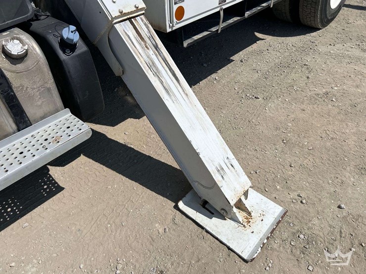 2019-freightliner-m2-106-image-17