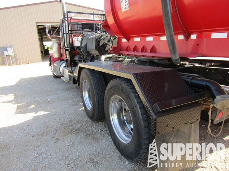 2003-peterbilt-379-image-4