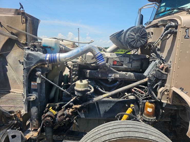 2015-peterbilt-386-image-22