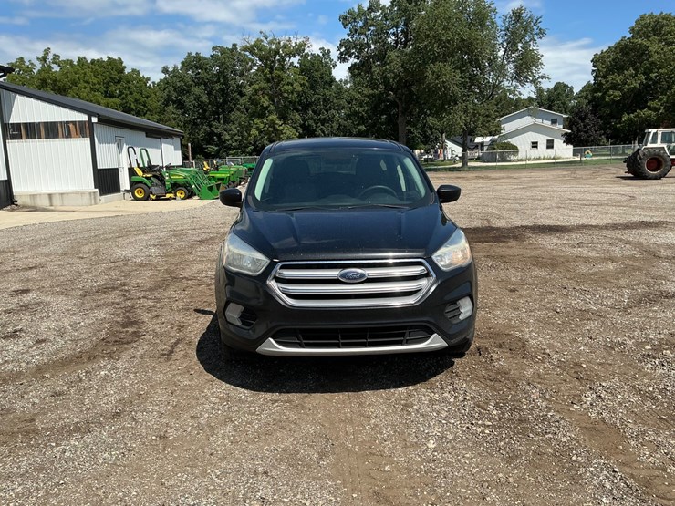 2017-ford-escape-se-image-8