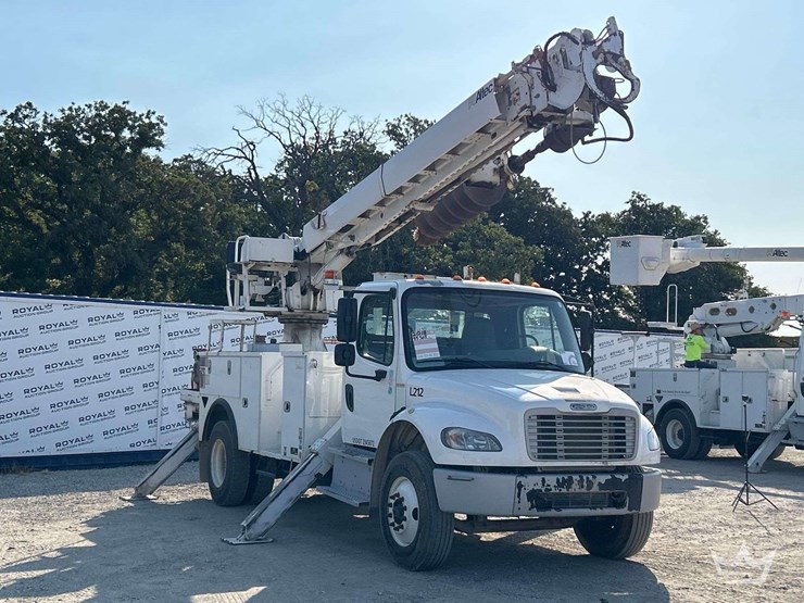 2018-freightliner-m2-106-image-4