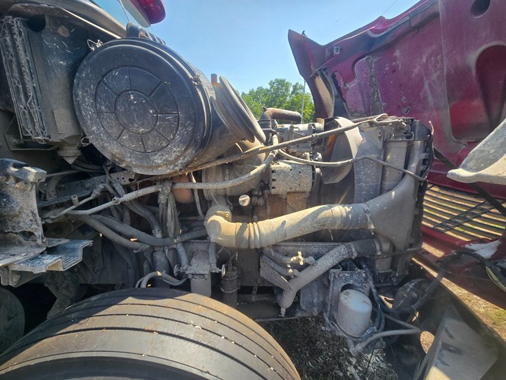 2003-freightliner-columbia-120-image-25