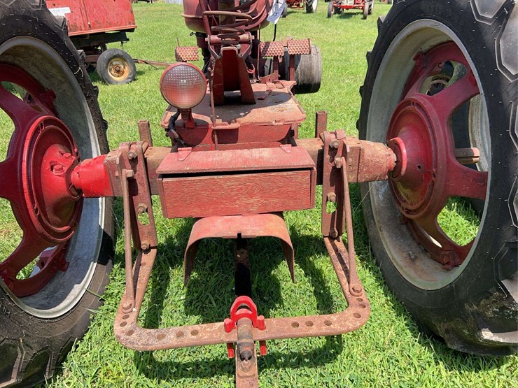 1952-farmall-super-h-image-9