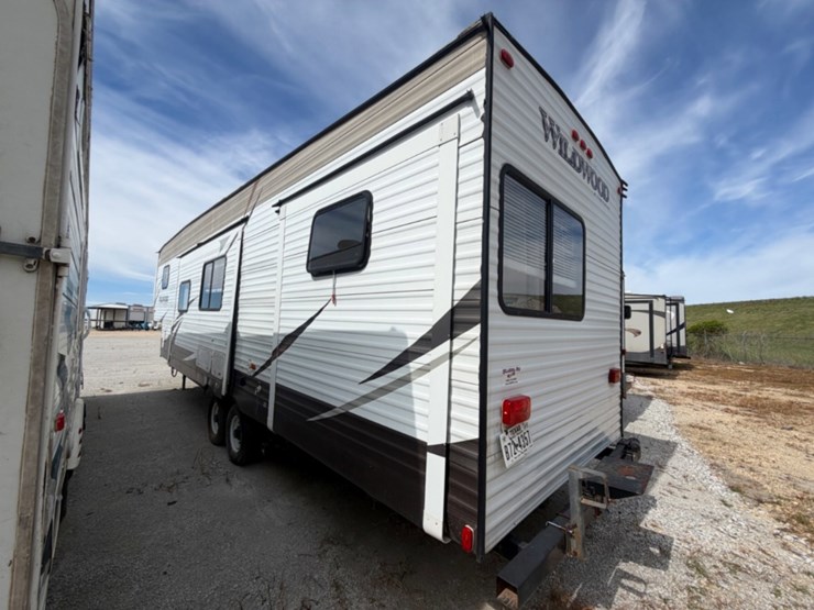 2015-wildwood-5th-wheel-image-6