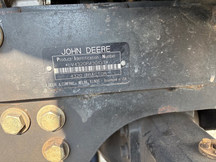 john-deere-4320-image-11