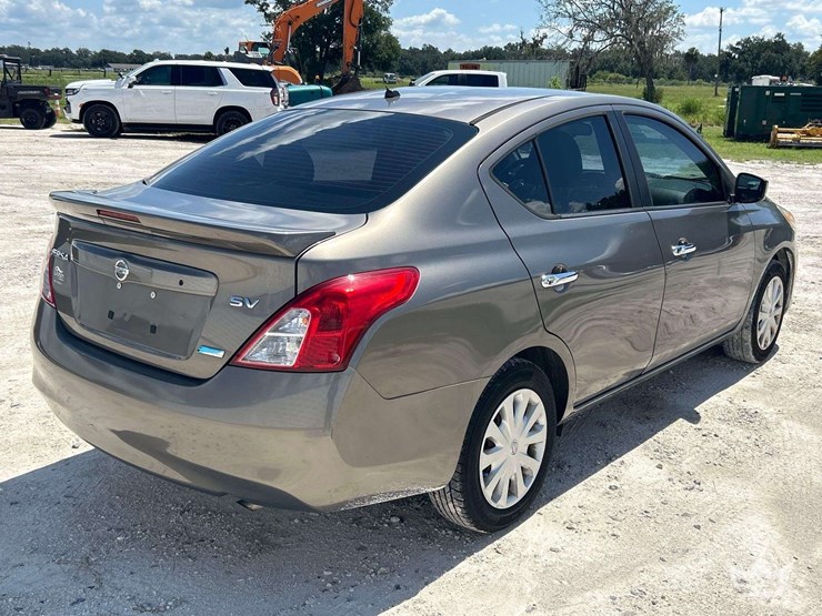 2016-nissan-versa-sedan-image-3
