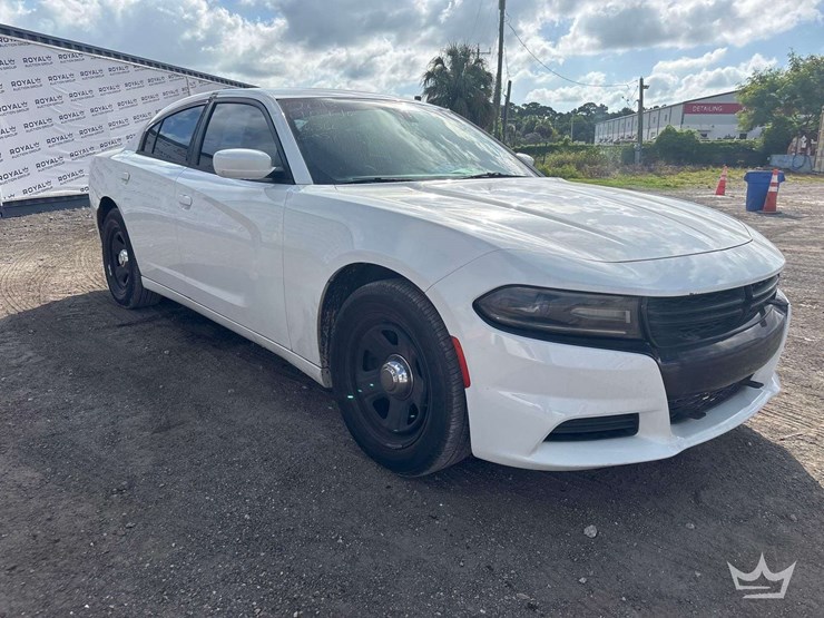 2018-dodge-charger-sedan-image-2