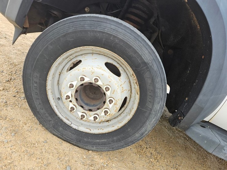 2009-ford-f550-image-40