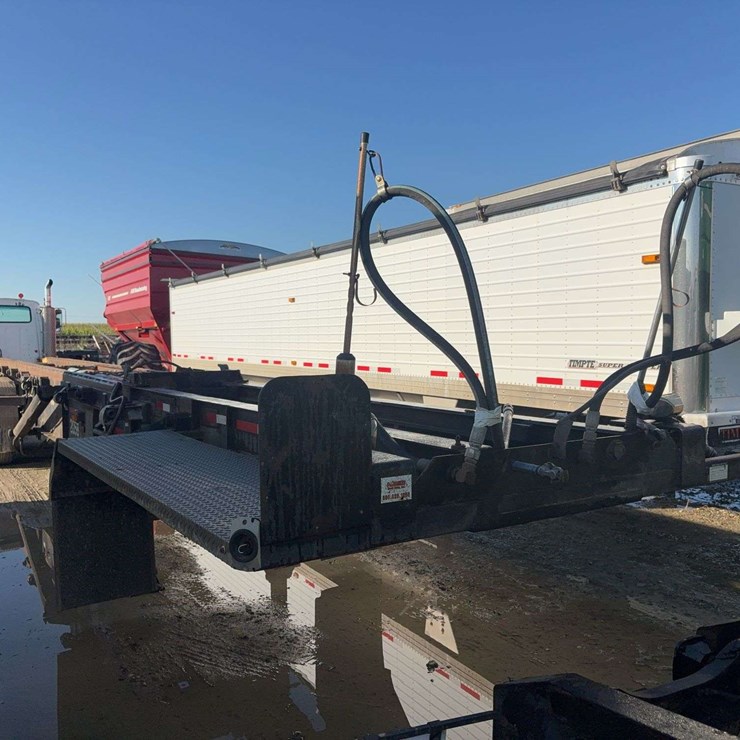 1993 Garb Semi Trailer Roll off Dumpster, 2058, Runs off two line wet kit, front trailer controls, good rubber, air ride, aluminum rims, VIN- 1B9K1392XPB128652