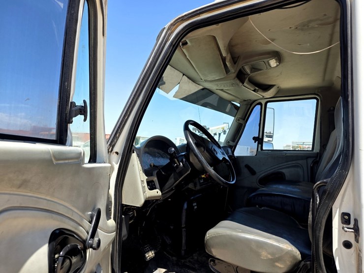2013-international-durastar-4300-image-9