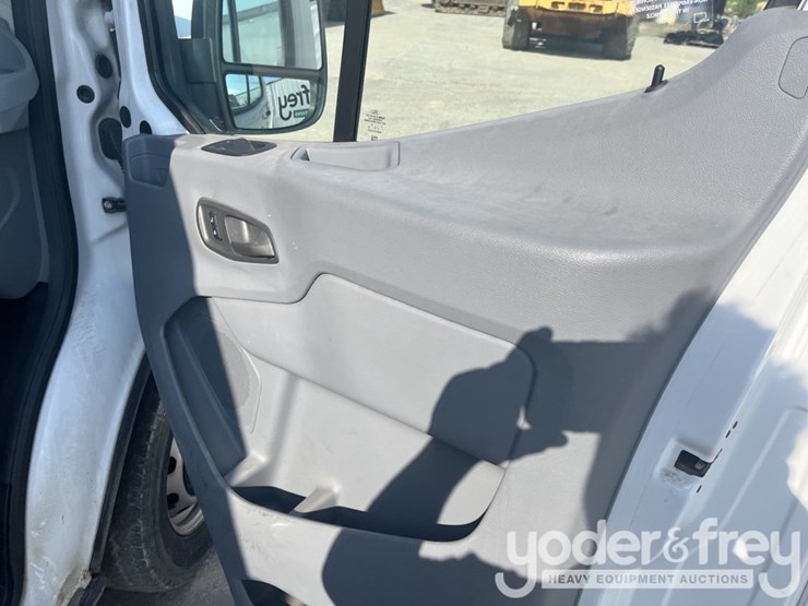 2015-ford-transit-image-18