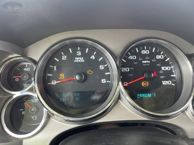 2014-chevrolet-silverado-3500-image-29