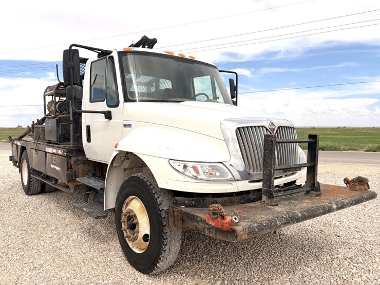 2019-international-durastar-4300-image-3