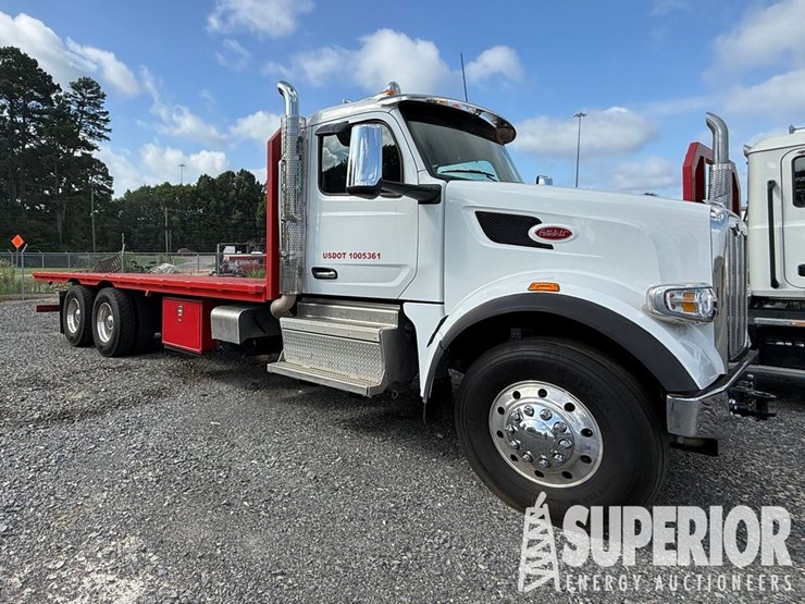 2026-peterbilt-567-image-2