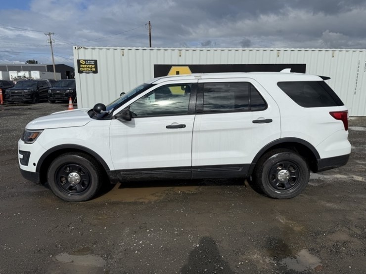 2017-ford-explorer-image-7