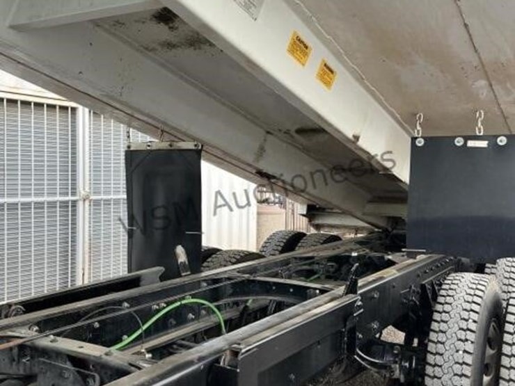 2016-freightliner-114sd-image-29