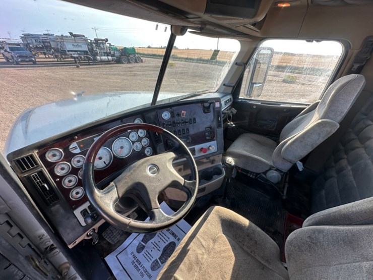 2013-freightliner-coronado-122-sd-image-21