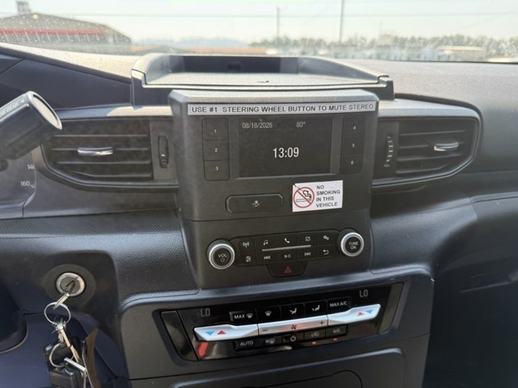 2020-ford-explorer-image-24