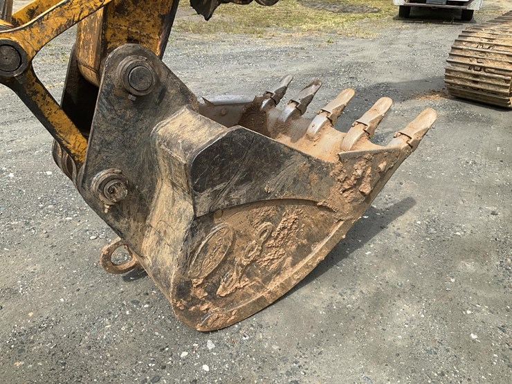 2004-deere-160c-lc-image-45
