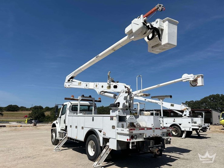 2019-freightliner-m2-106-image-2