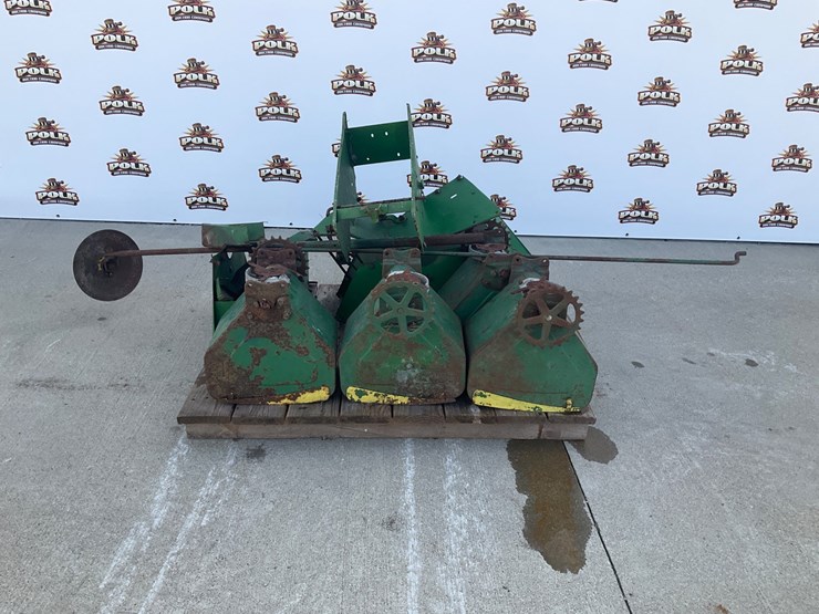 #5037-•-john-deere-planter-row-units-/-seed-hoppers-and-misc.-parts-image-1