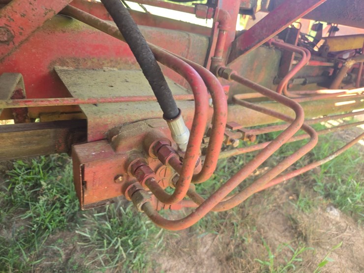 new-holland-1033-image-48
