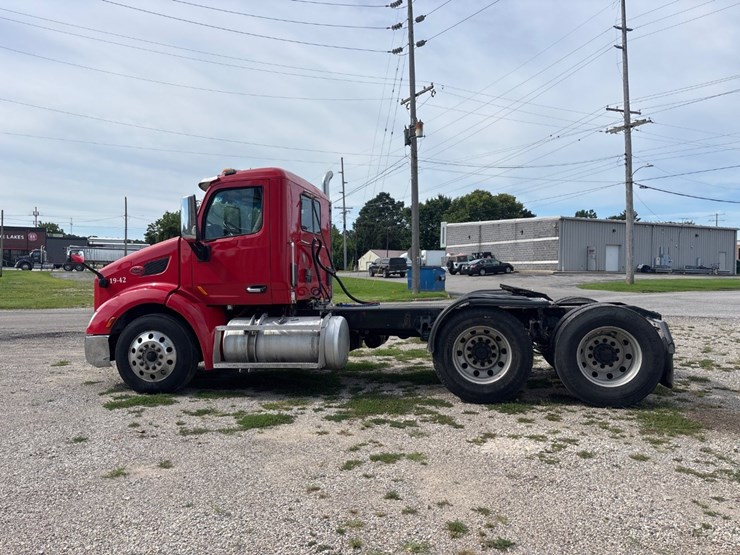 2019-peterbilt-579-image-2