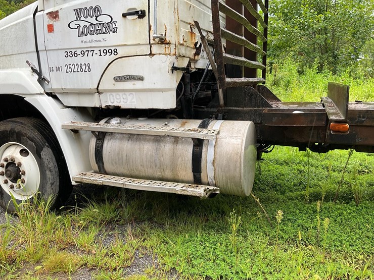 #141-•-1988-freightliner-log-truck-image-24