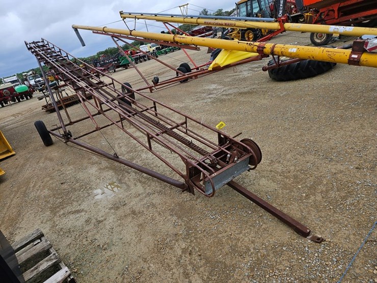 new-holland-131-image-3