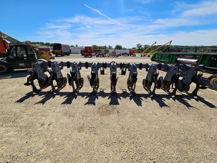 #80-•-hiniker-3pt-8-row-30"-cultivator-image-4