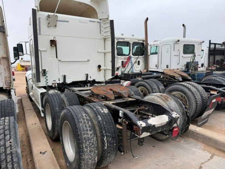 2012-peterbilt-386-image-4