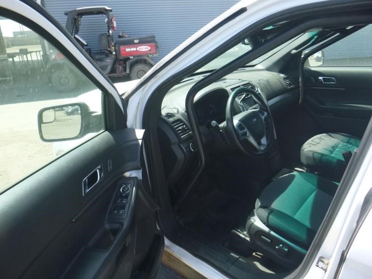 2015-ford-explorer-image-5