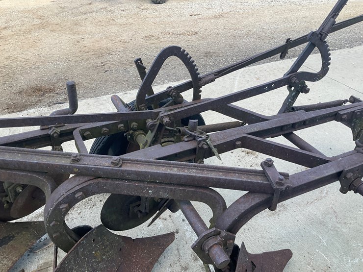 #5307-•-antique-2-bottom-pull-type-moldboard-plow-image-6